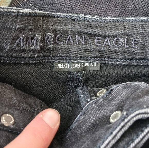 American Eagle Sz 2 Next Level Stretch Black Midi Denim Distressed Shorts - Picture 4 of 6